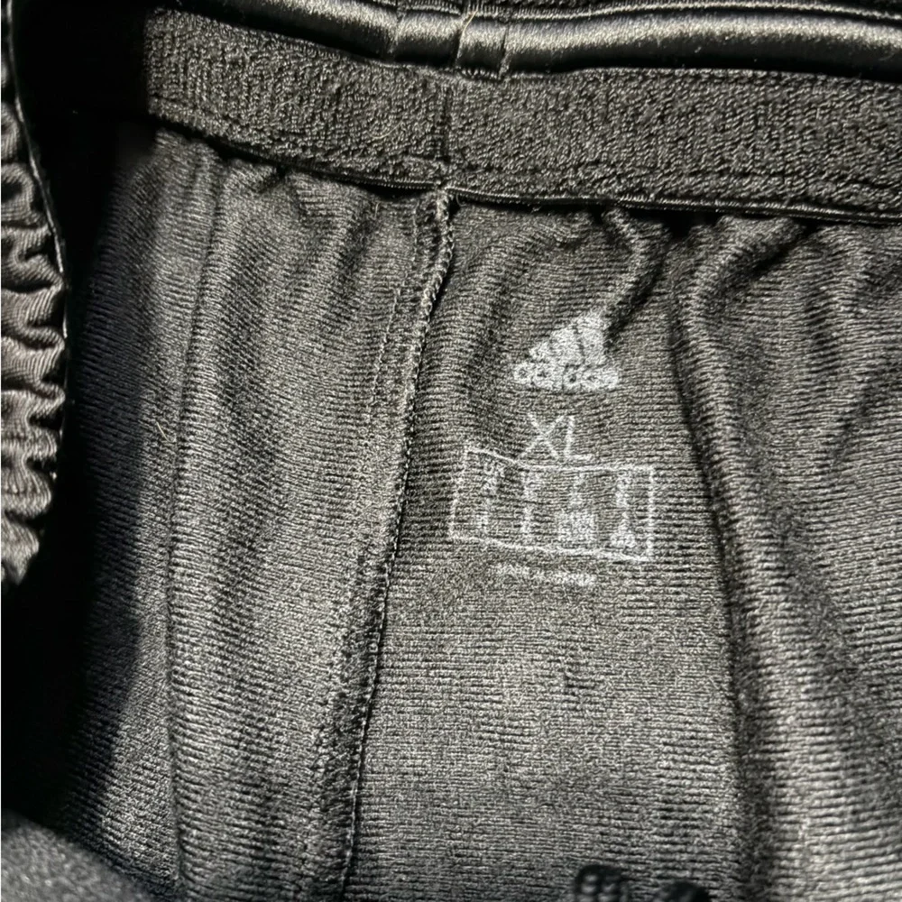 adidas classic black